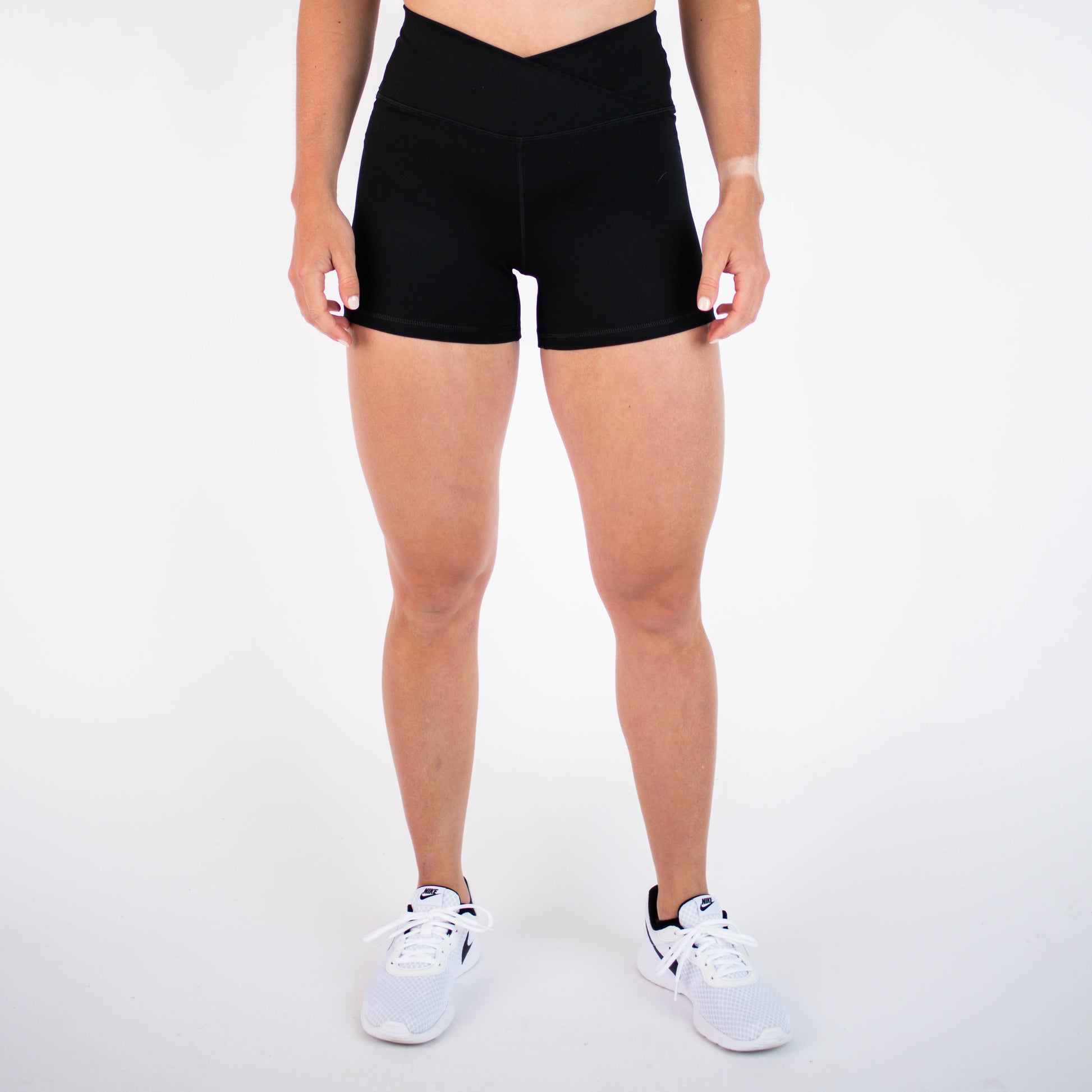 FLEO - V Waistband Short 3.5" - High Rise - Shorts - black-1_582794c5-1e76-48c2-96a8-e5d2e3ecacf1