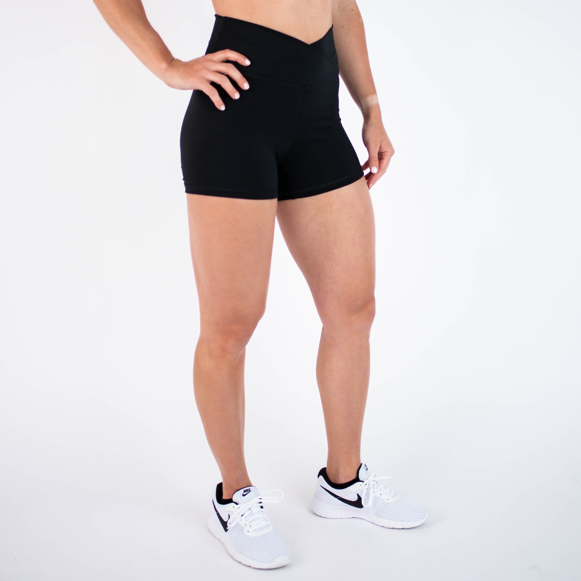 FLEO - V Waistband Short 3.5" - High Rise - Shorts - black-2_fea2062a-badf-4aad-92c0-5736fde6f10e