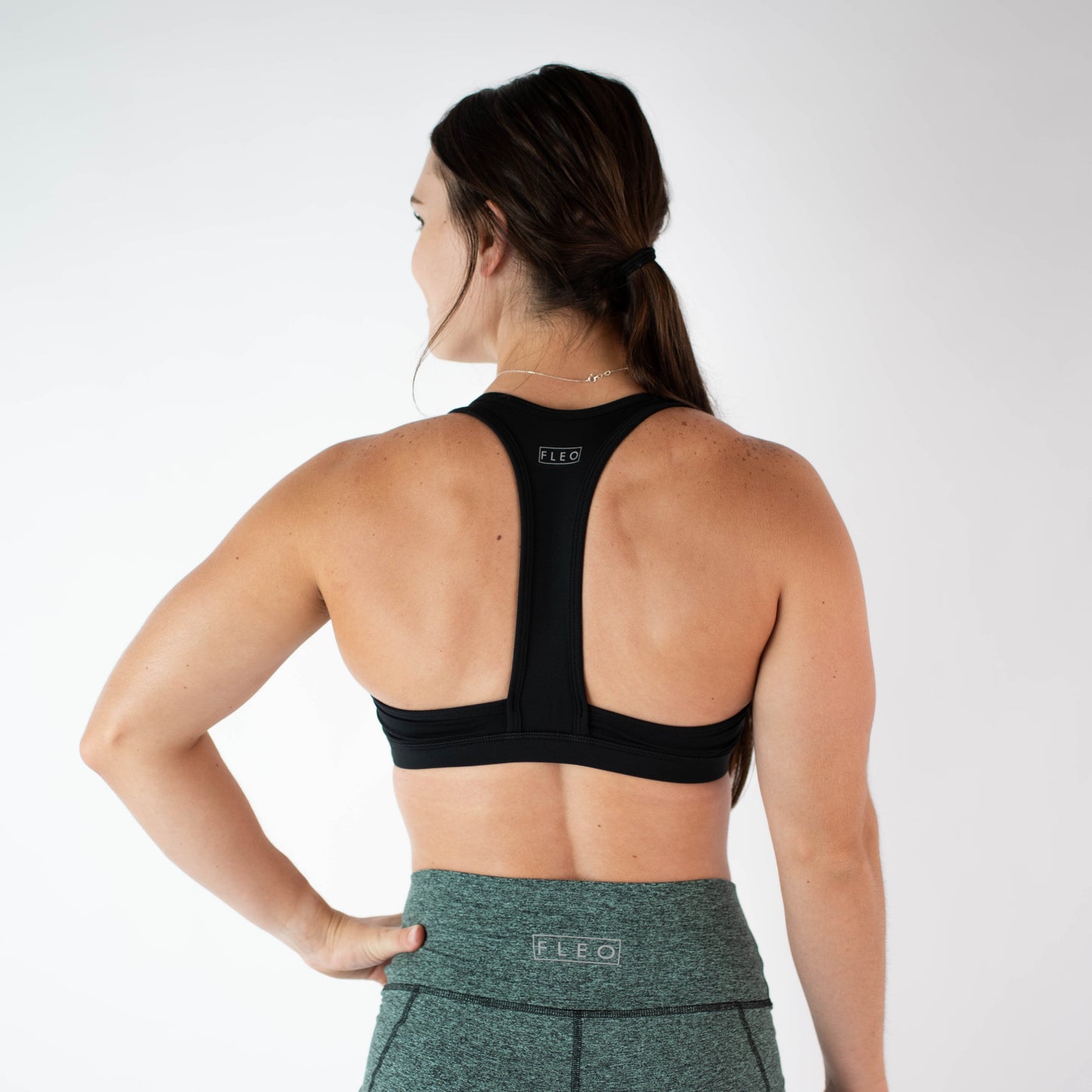FLEO - Nora Sports Bra - Medium Support - Sale - black-5_85592ade-a0e6-4bb6-b33f-cb1e4ce025af