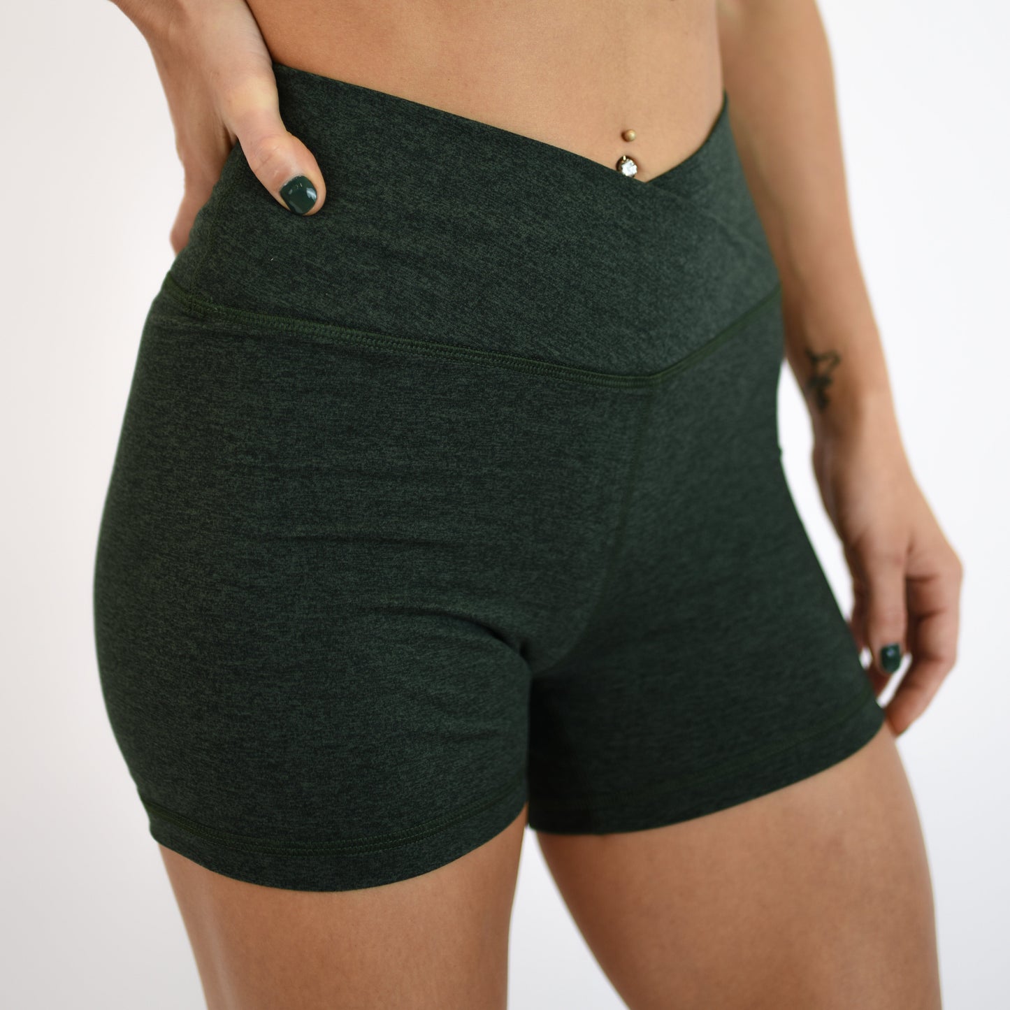 FLEO - V Waistband Short 3.5" - High Rise - Shorts - black-forest-3_0c584a71-0dad-4c00-92ad-2f250e46509c