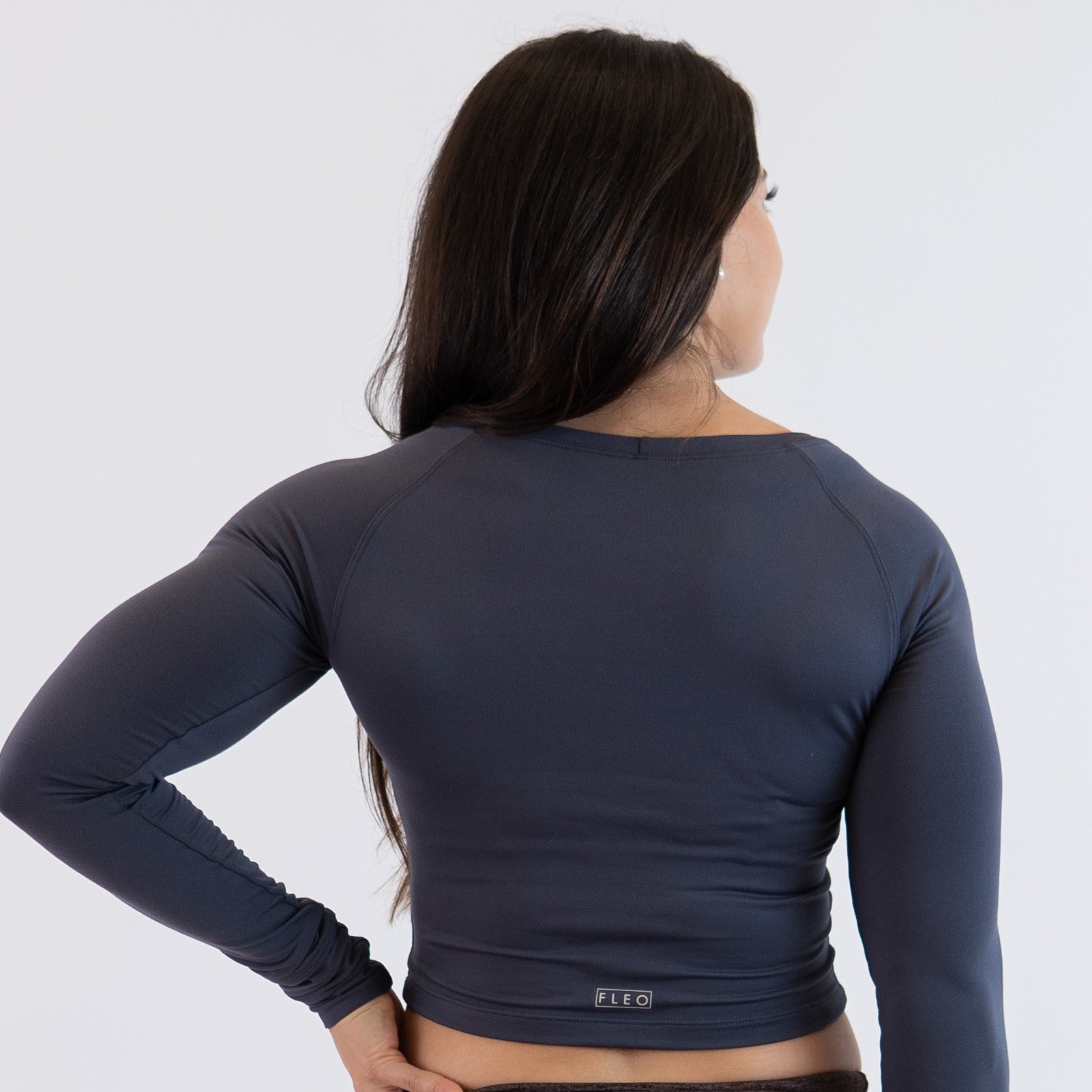 FLEO - Foundation Scoop Crop Long Sleeve - Long Sleeve - ebony_scoopneckcrop-3