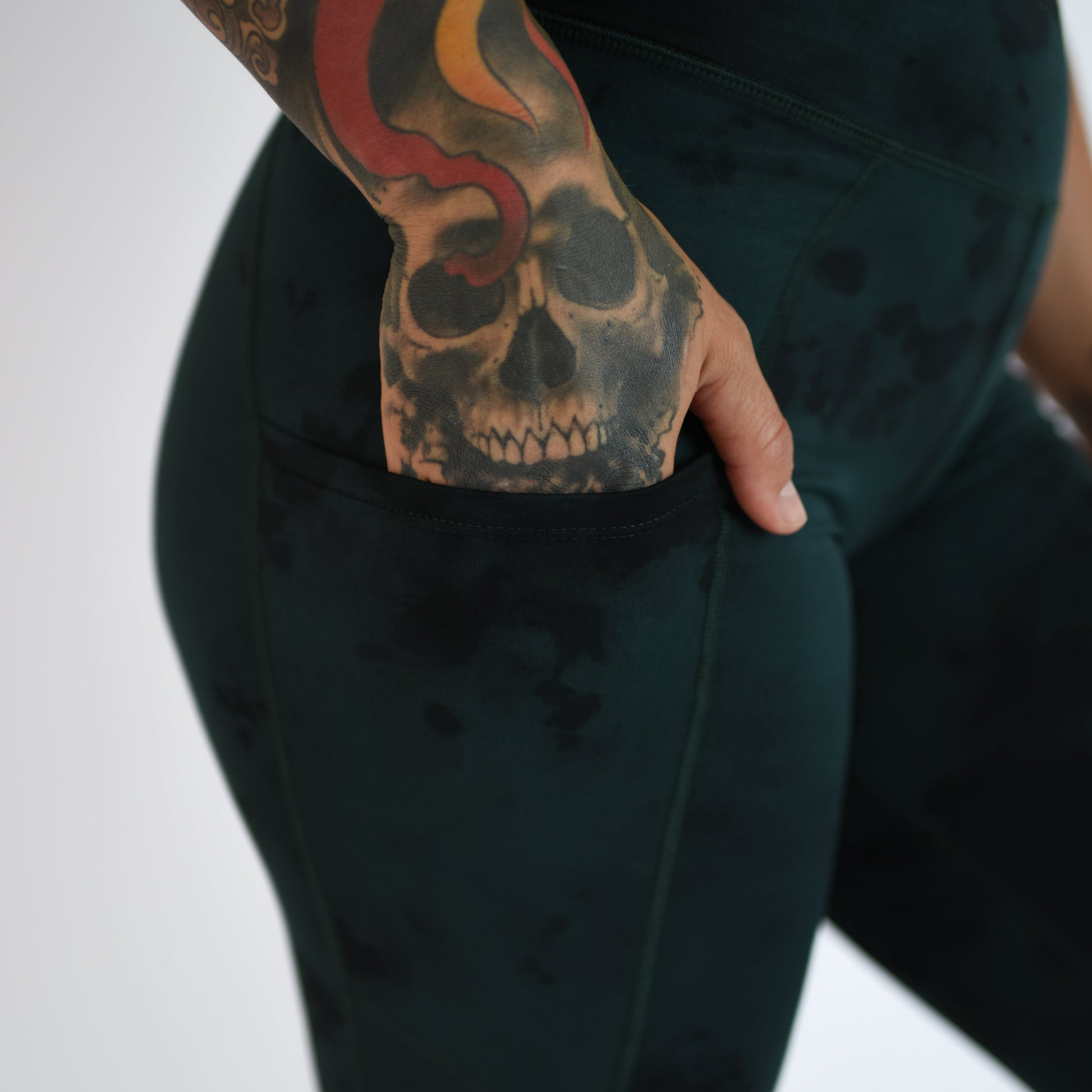 FLEO - Reverie Pocket Leggings 25" - High Rise - Leggings - forest-deep-dive-3