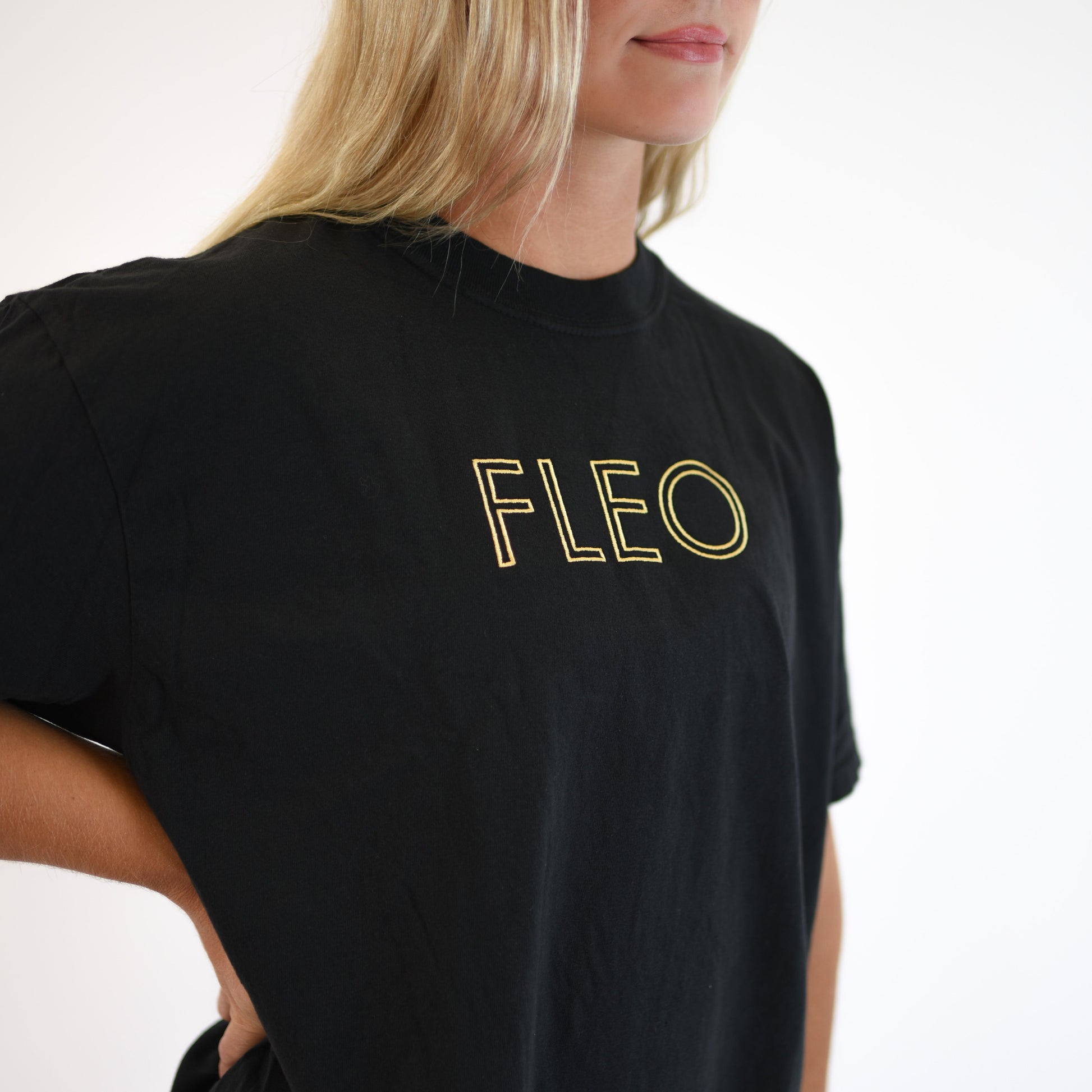 FLEO - FLEO Oversized Tee - T - goldonblack-4