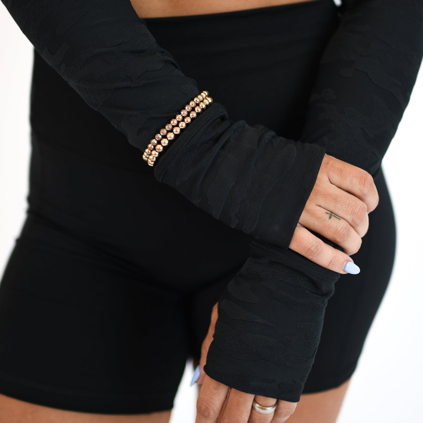 FLEO - Foundation Crop Long Sleeve - Long Sleeve - smaller-6_29d7b2c9-fd2d-41b8-a947-908134812b22