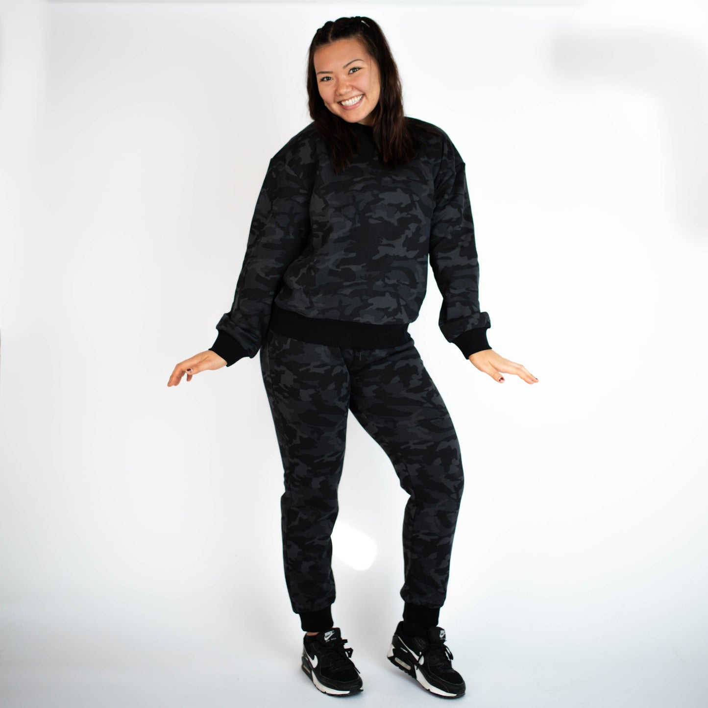 FLEO - Just Right Oversized Sweatshirt - Sale - Julia-sizemedium-8_480da574-7355-411a-87ba-5e5f0f0021a4