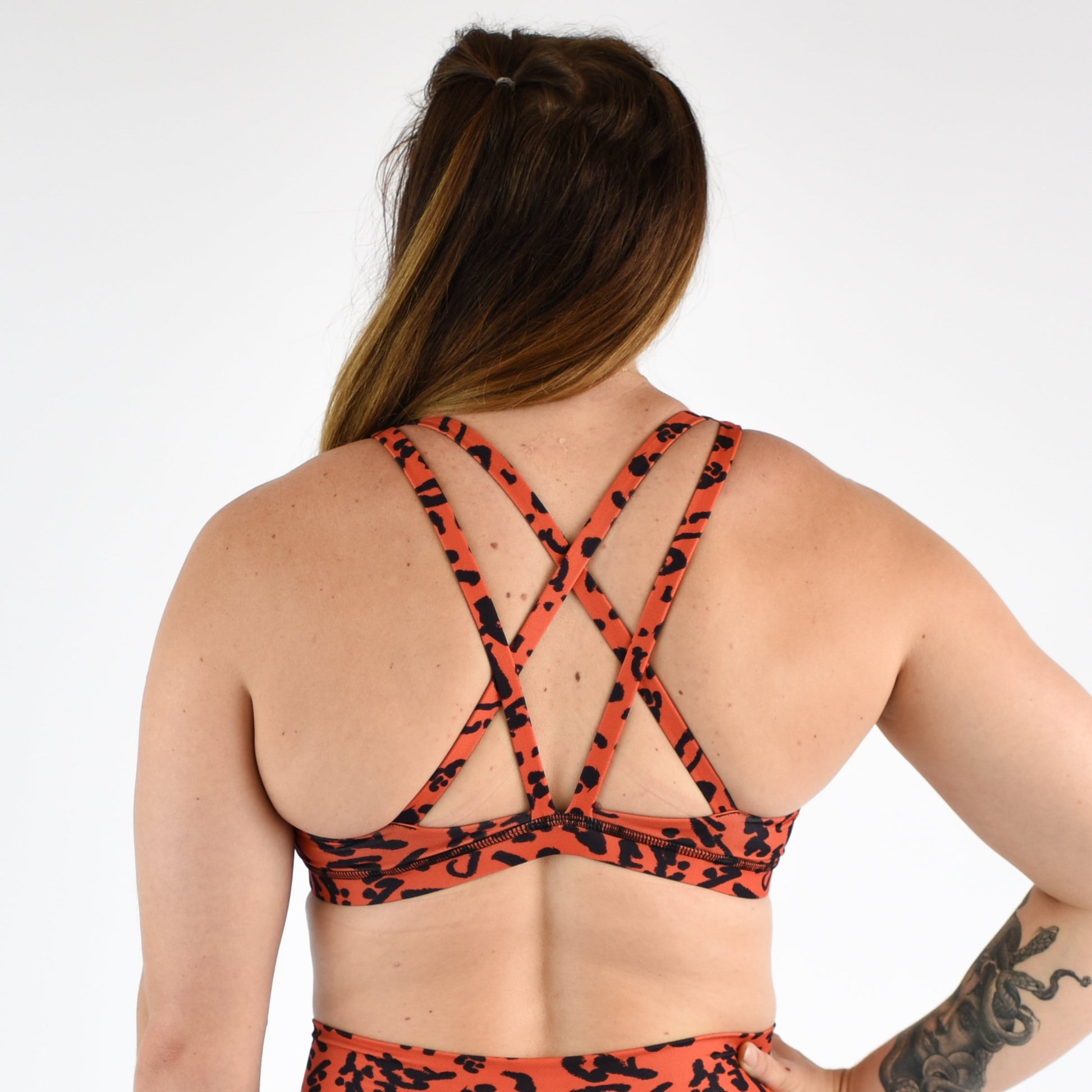 FLEO - Isla Sports Bra - Medium Support - Sports Bra - line_leo-4_12091202-4a57-422e-a7cc-2e86f9502e09